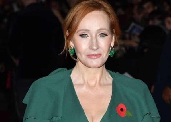 Ex esposo de J.R. Rowling acepta haberla golpeado
