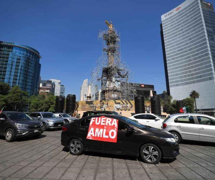 Protestan contra AMLO en Satélite