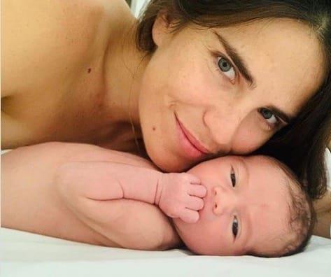Da a luz Karla Souza a su segundo bebé