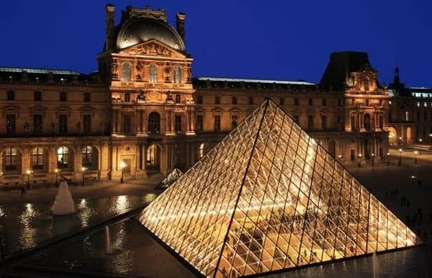 Está en crisis el Louvre de París