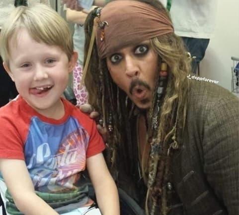 Johnny Depp revive a Jack Sparrow por una noble razón