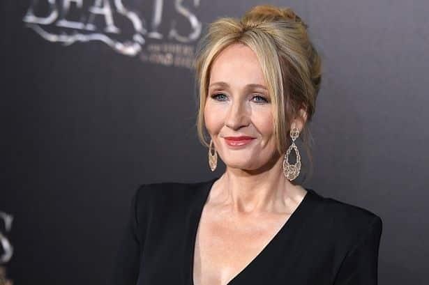 Tras polémica de J.K. Rowling, autores renuncian a agencia