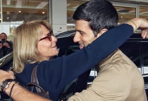 Madre de Djokovic defiende a su hijo por críticas