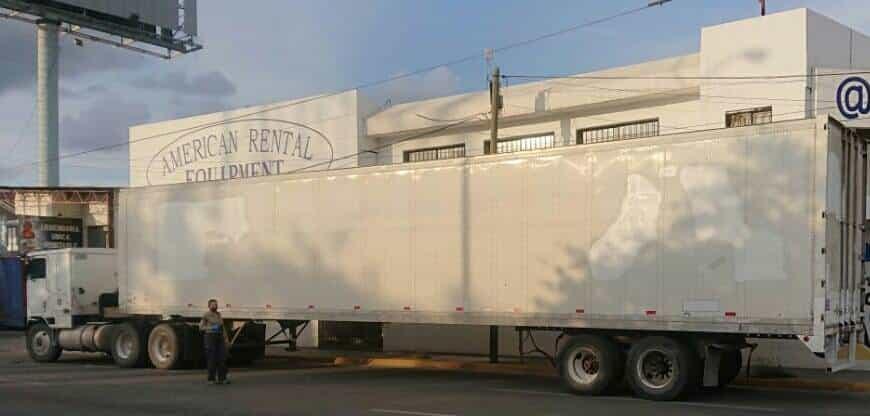 Detienen a trailero con caja robada