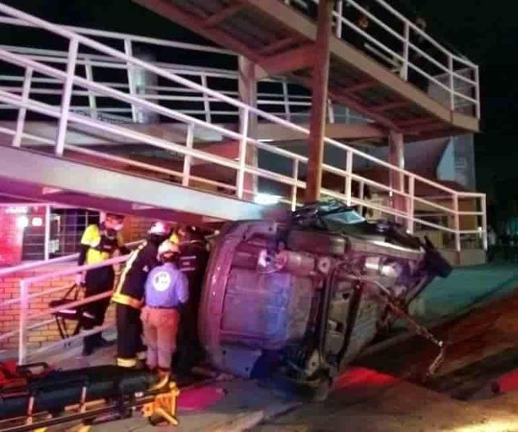 Conductora se salva de morir en choque en San Nicolás