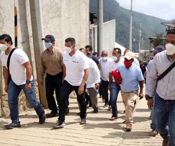 Recorre Murat región más dañada por sismo en Oaxaca