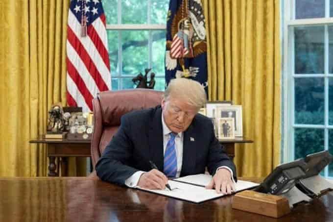 Donald Trump firma decreto promulgatorio del T-MEC