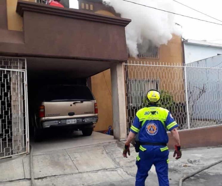Se incendia casa en Santa Catarina