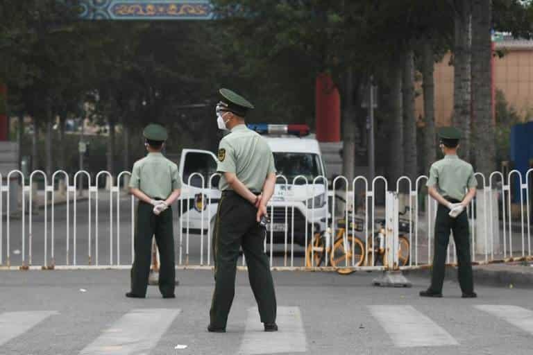 Pekín levantará algunas restricciones tras frenar contagios