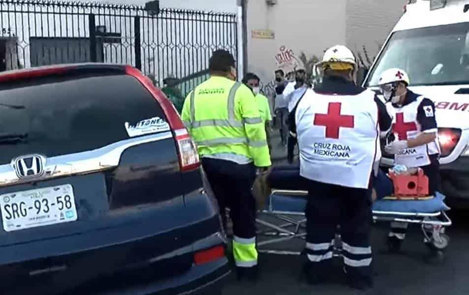 Enfermera choca contra muro en Av. Cuauhtémoc