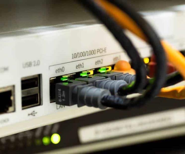 AMLO prevé conectar a 13 millones a internet