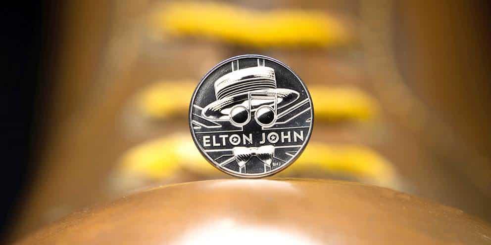 Honran a Elton John con moneda