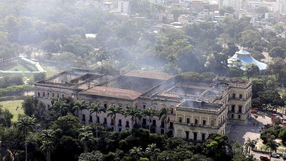 Descartan intención en incendio de museo brasileño