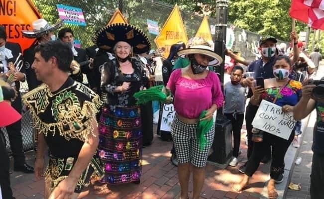 Hacen fiesta mexicana por visita de AMLO a Casa Blanca