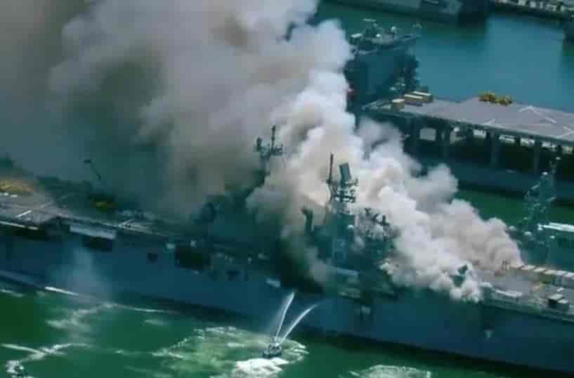 Reportan incendio en buque militar en San Diego