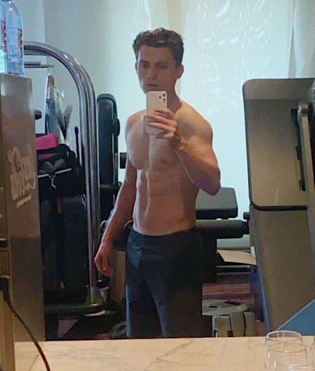 Tom Holland presume los resultados de su entrenamiento