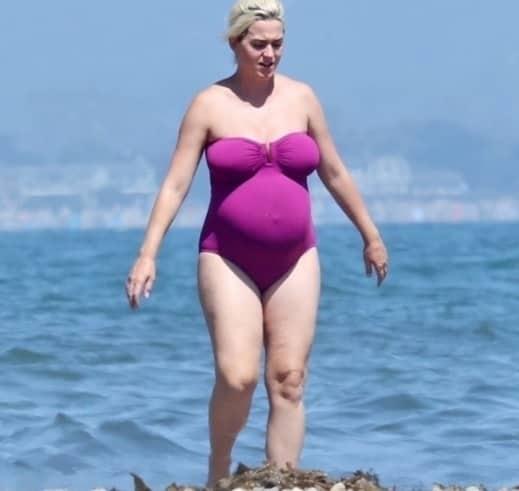 Katy Perry disfruta sus últimos días de embarazo en la playa