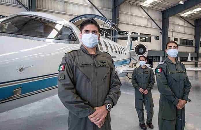 Luchan contra Covid-19 en ambulancias aéreas