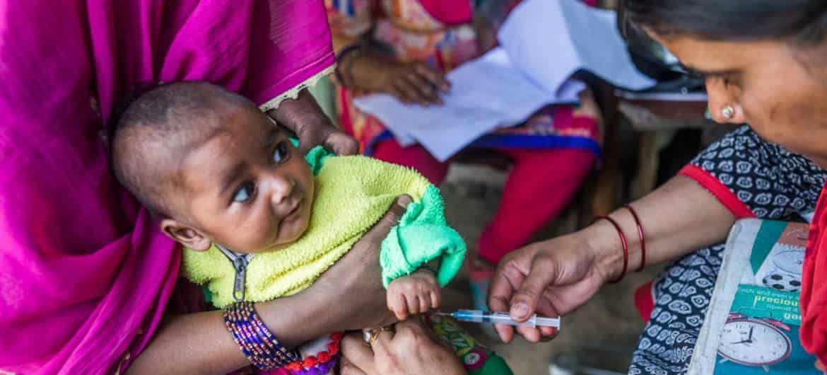 Advierte ONU de peligrosa caída de vacunaciones
