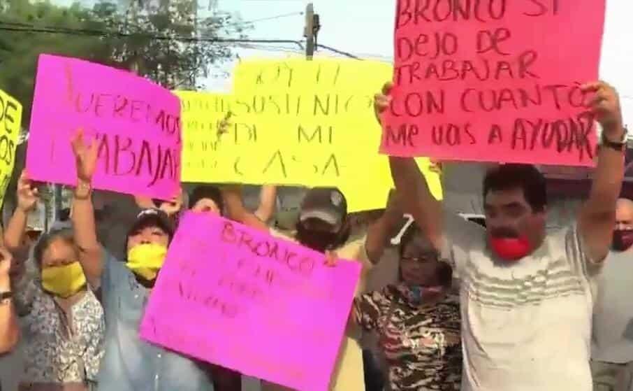 Protestan en Avenida Aztlán ambulantes de mercado rodante