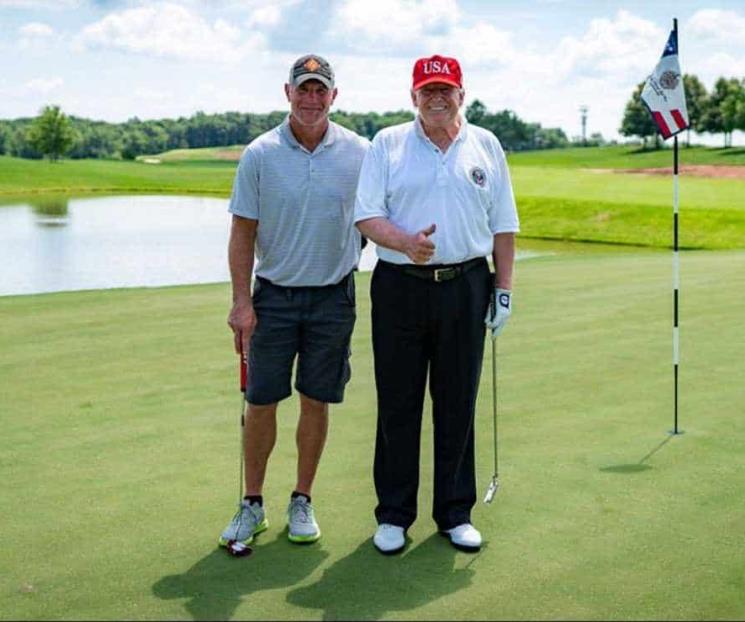 Brett Favre se reúne con Donald Trump para jugar golf