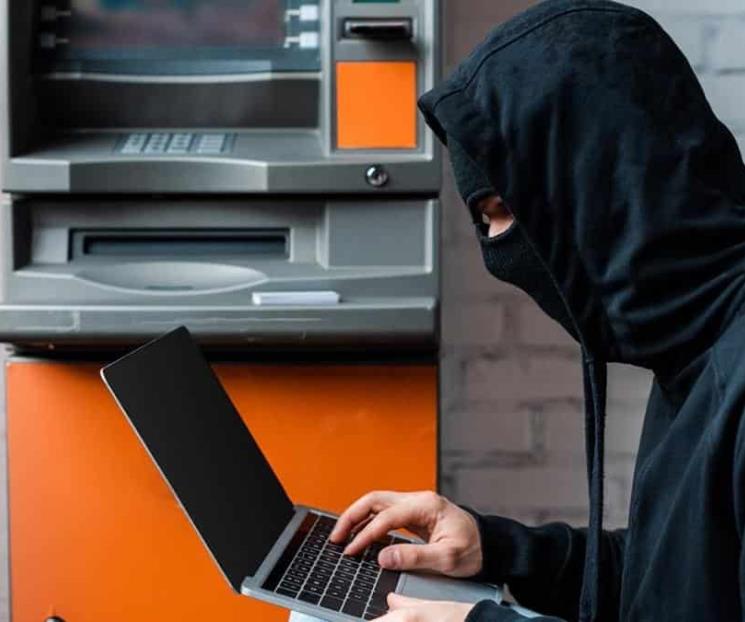Hackers descubren cómo de sacar todo el dinero de cajeros