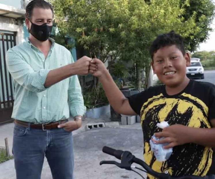 Reconoce alcalde de  Juárez a niño ejemplar