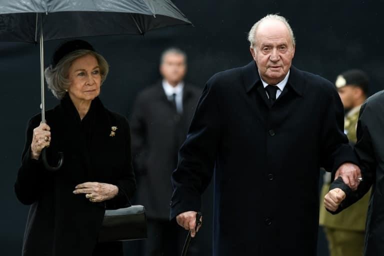 Rey Juan Carlos de España abandona su país tras escándalos