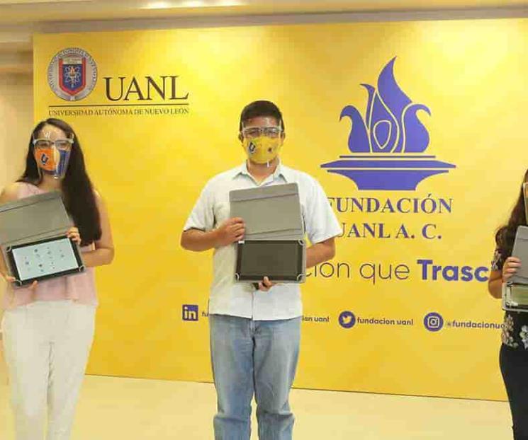 Beca UANL a tres mil estudiantes con tablets