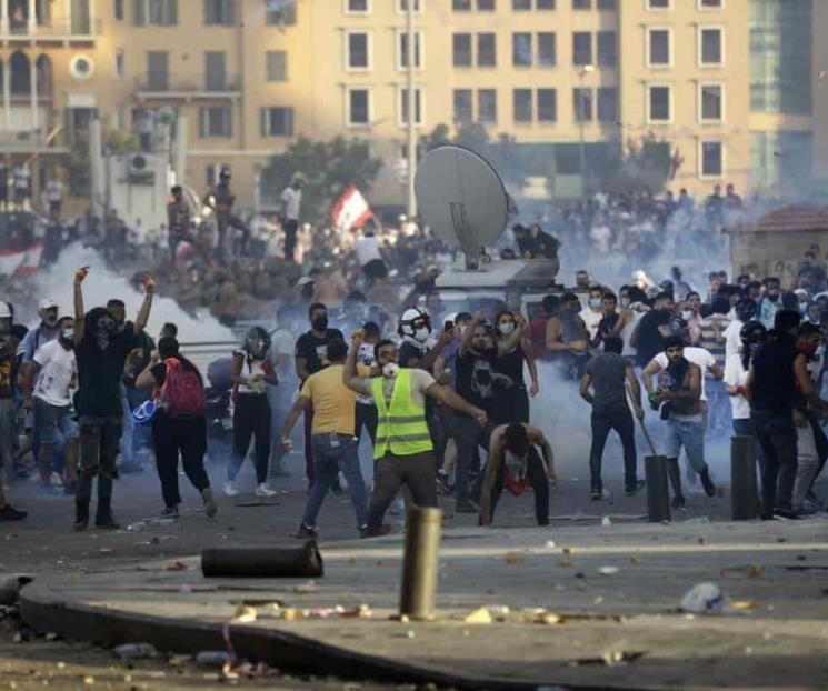 Libaneses protestan tras las explosiones en Beirut