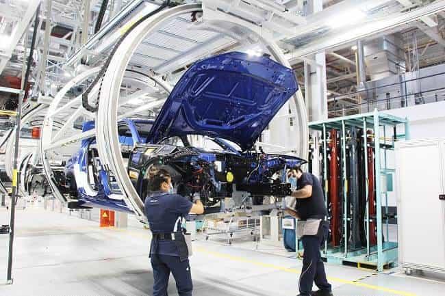 BMW inicia fabricación de vehículos híbridos en San Luis