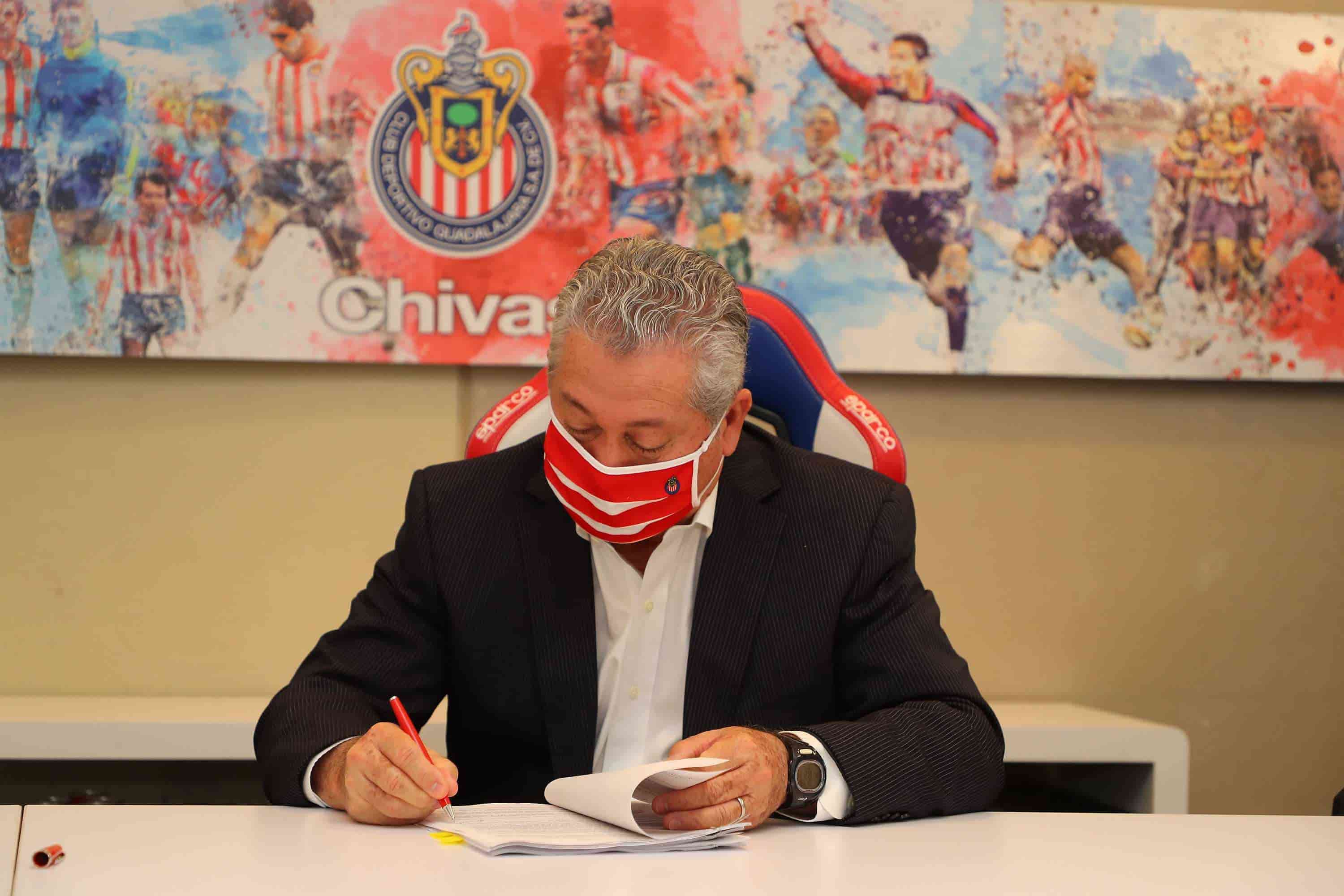 Chivas presenta a Víctor Vucetich como su nuevo entrenador