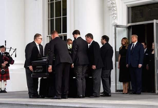Celebra Trump funeral de su hermano en la Casa Blanca