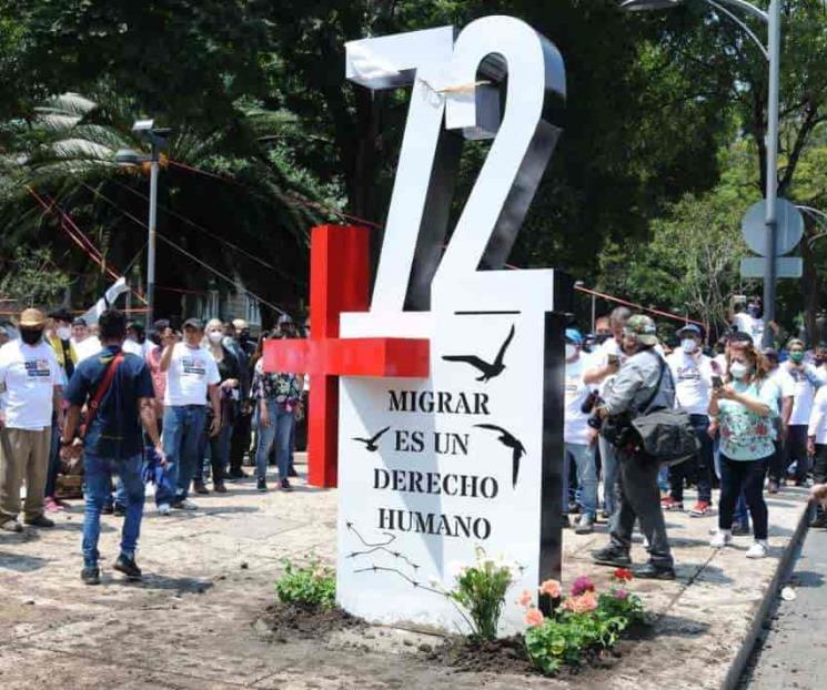 Erigen en CDMX antimonumento por migrantes asesinados