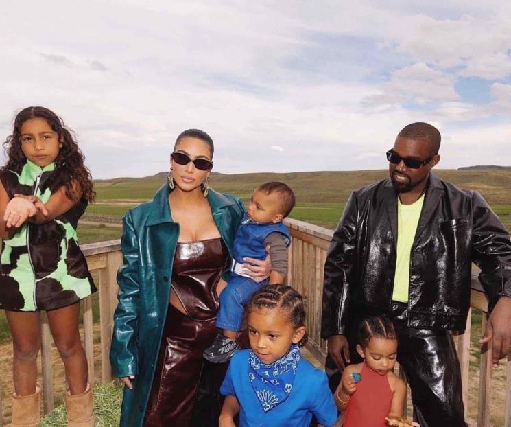 Kanye volvió a L.A. para estar junto a Kim y sus hijos