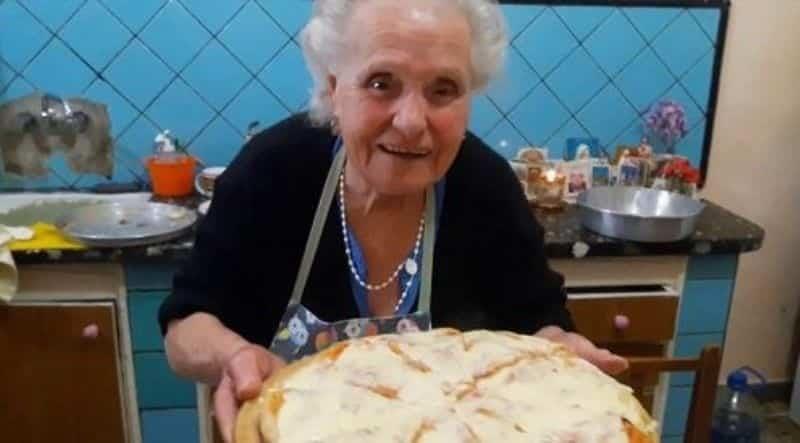 Abuelita italiana abre su canal de recetas en YouTube