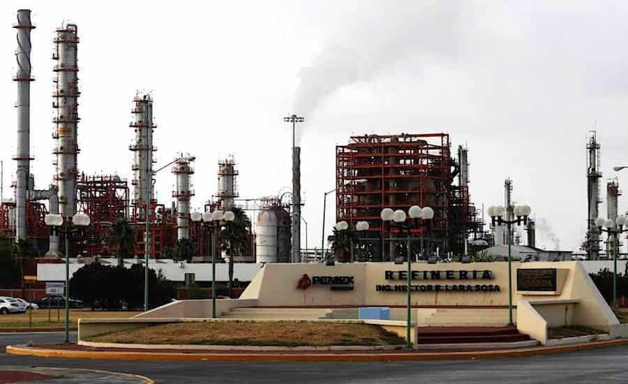 Rechazan postura sobre refinería de AMLO