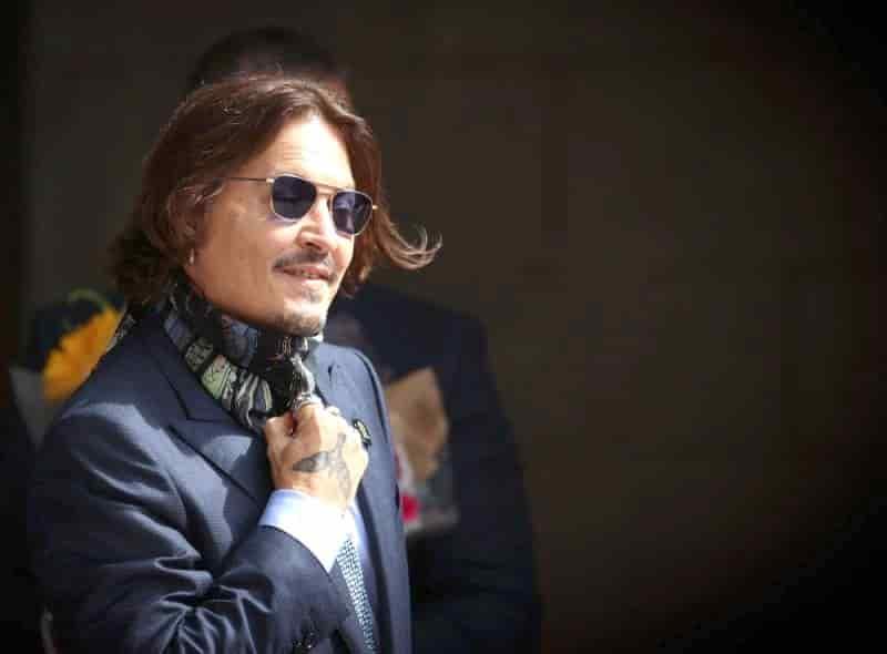 Pide Johnny Depp retrasar juicio