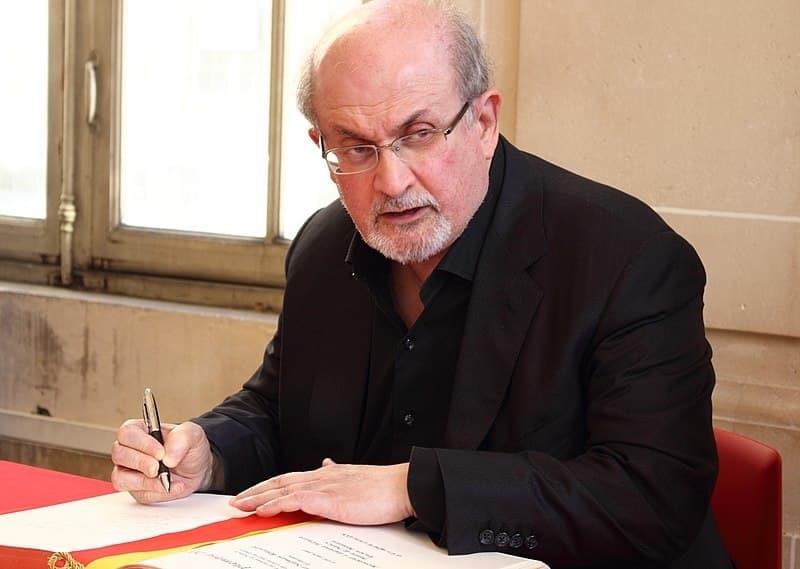 Es difícil hacer novela realista en un mundo irreal: Rushdie