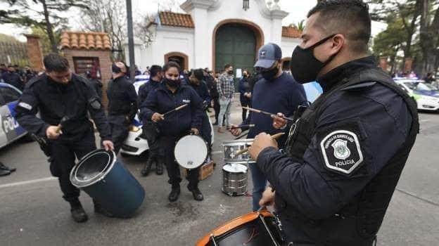 Realizan huelga policial por mejores salarios en Argentina