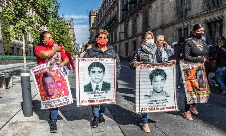 Mando ministerial implicado en caso Ayotzinapa se entrega