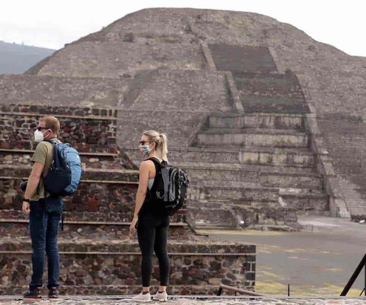 Turistas y vendedores dan vida a Teotihuacan