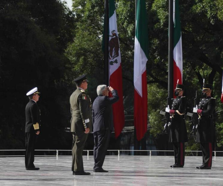 AMLO pasa lista de honor a los Niños Héroes de Chapultepec