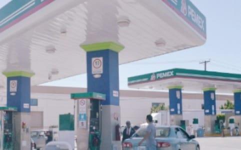 Multa Cofece a grupos gasolineros por mantener precios máxim