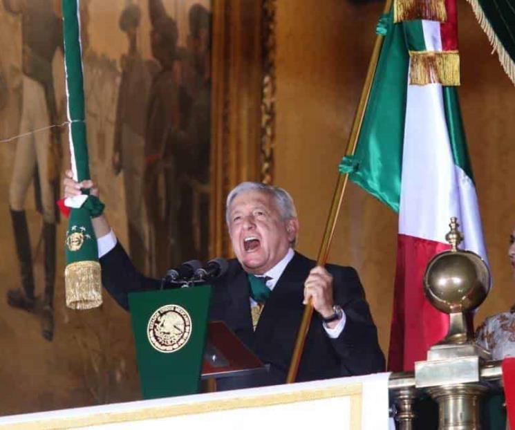 Da López Obrador El Grito en Zócalo vacío por Covid