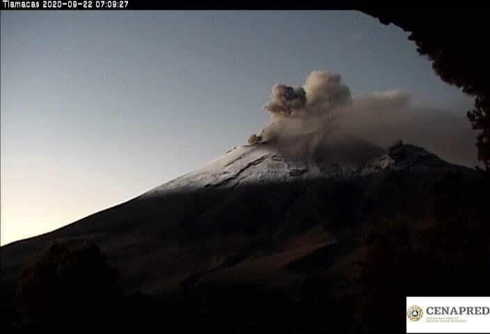 Volcán Popocatépetl amanece con actividad moderada