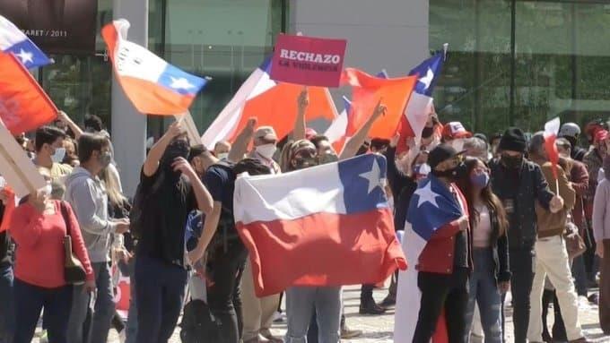 Protestan en Chile contra una nueva Constitución