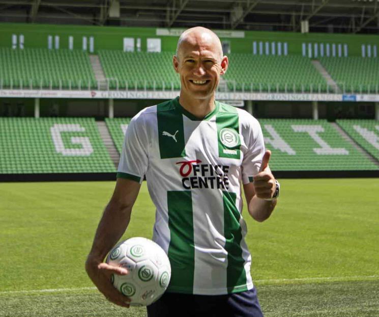 Arjen Robben debutó como director técnico