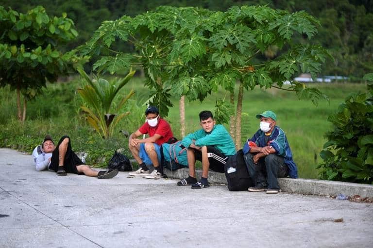 Comienzan a llegar migrantes hondureños a frontera de México