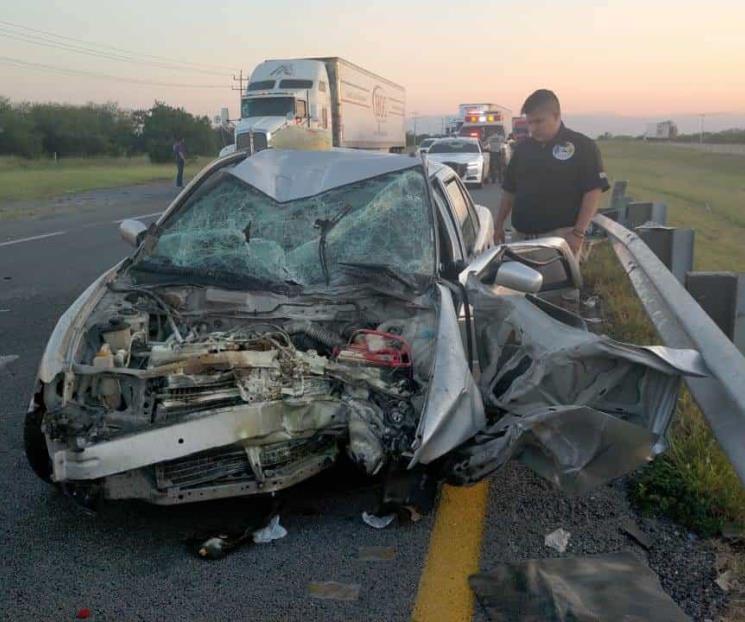 Deja choque en autopista a Laredo tres heridos